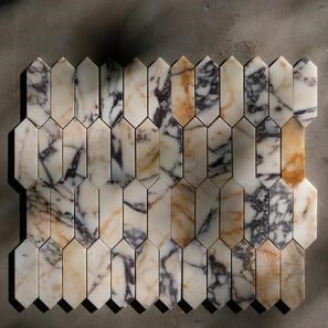 Полирана мозайка за колона от мрамор Арабескато Виолет, 30.5 x 28 см