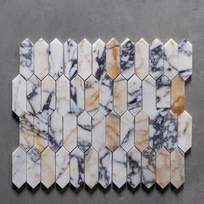 Полирана мозайка за колона от мрамор Арабескато Виолет, 30.5 x 28 см