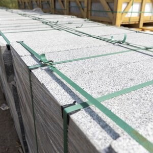 Гранитен бордюр Бианко Сардо (разян и скосен 1L) 20 x 25 x 50 см