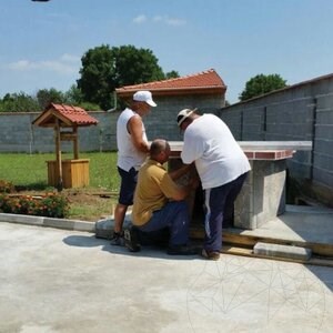 Градинско барбекю с пещ с неоформен камък