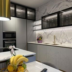 Calacatta Lilac Полиран оребрен мрамор плоча 2 cm