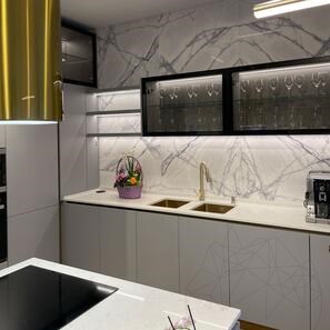 Calacatta Lilac Полиран оребрен мрамор плоча 2 cm