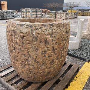 Каменна саксия (кашпа) от варовик за интериор и екстериор 75 x 75 x 70 см