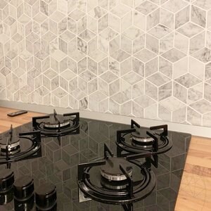 Шлайфаната кубична мозайка от мрамор Ню Йорк