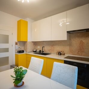 Полиран мрамор Розалина 60 x 60 x 2 см