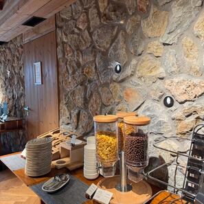 Зидария от неоформен мрамор Акрон