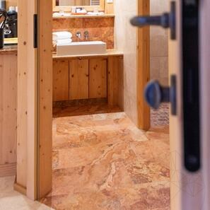 Напречно рязан антикиран травертин Праскова 61 x 30.5 x 1.2 см