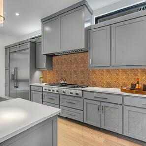 Полирана мозайка рибена кост от травертин Праскова 2.3 х 5 см