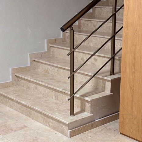 Стъпало от полиран мрамор Розалина 120 x 30 x 2 см