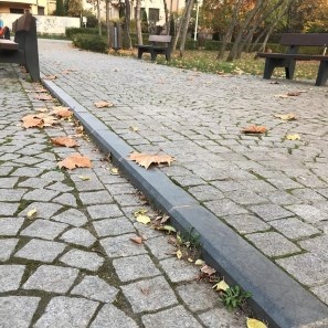 Гранитен бордюр Антрацит (скосен 1L - 2 см) 20 x 25 x 50 см