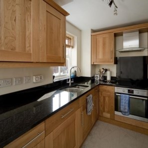 Плот от полиран гранит Черна Перла 250 x 65 x 3 см
